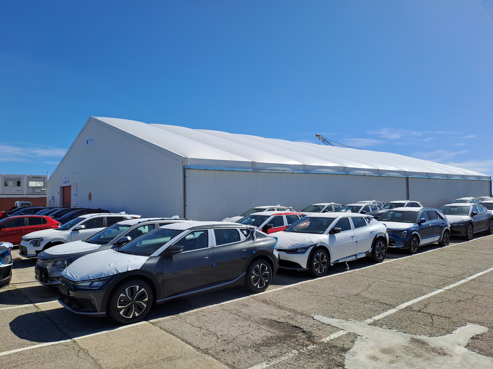 Ré-internalisation du stockage automobile : choisir un chapiteau industriel ?