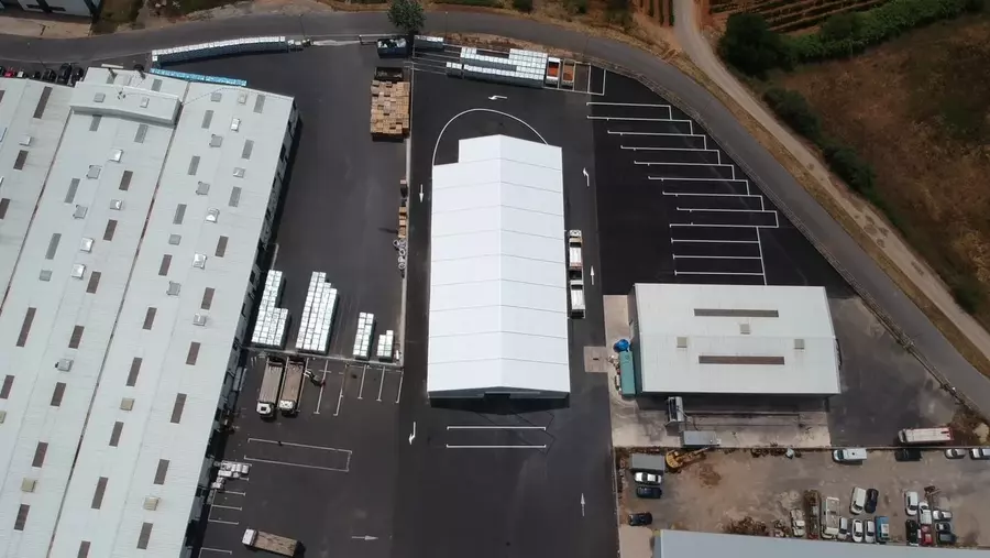 Tente de stockage tronquée