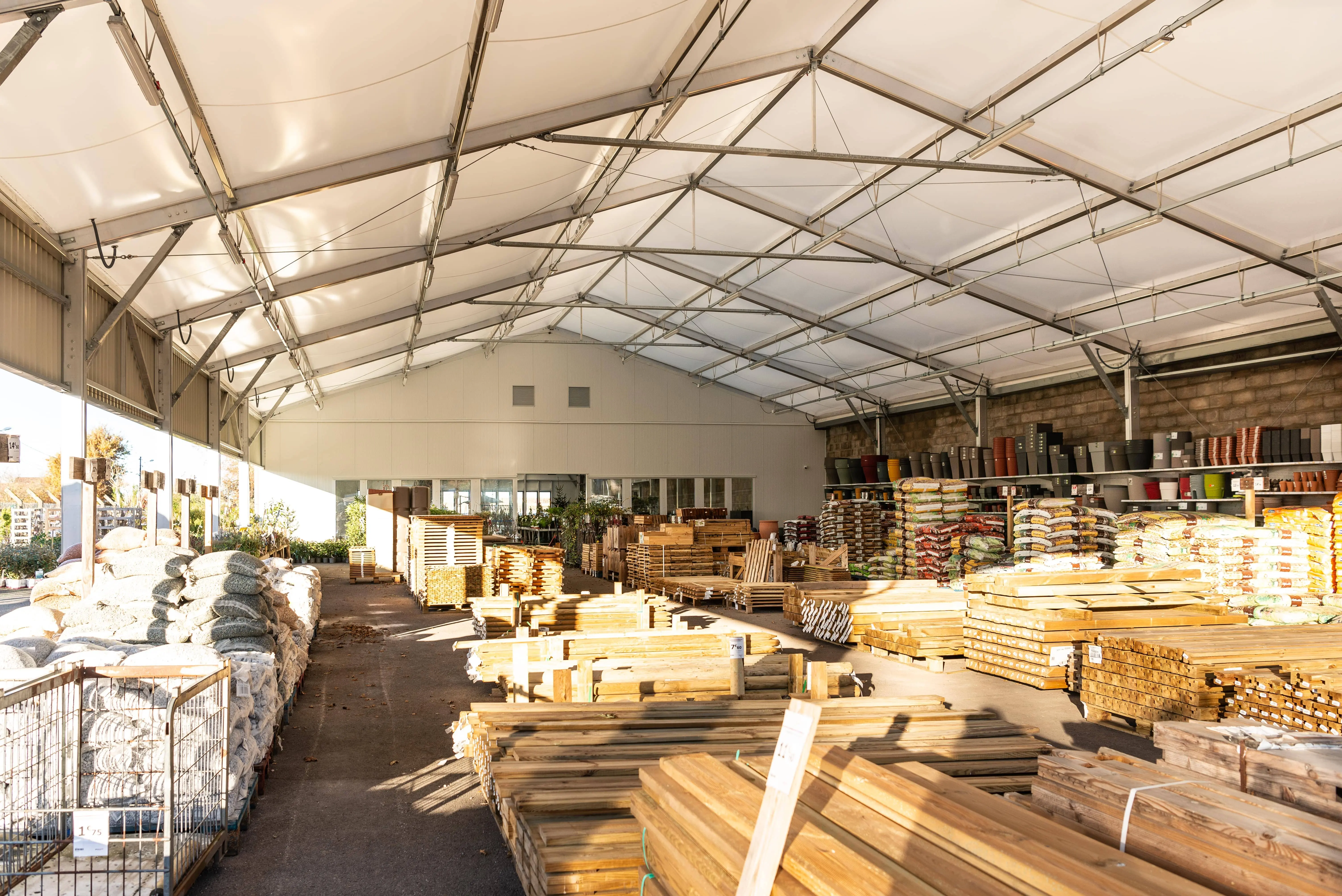 Bâtiment démontable isolé ou non isolé : quelle solution choisir ?