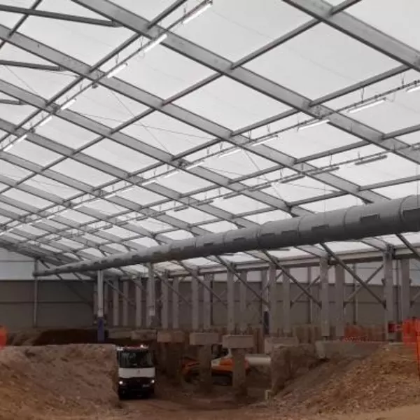 Structure de confinement pour la dépollution