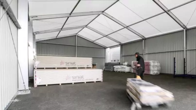 Un nouveau bâtiment de stockage pour un fabricant de menuiseries