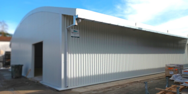 Hangar de stockage avec débords 1