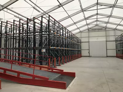 Bâtiment pour racks de stockage